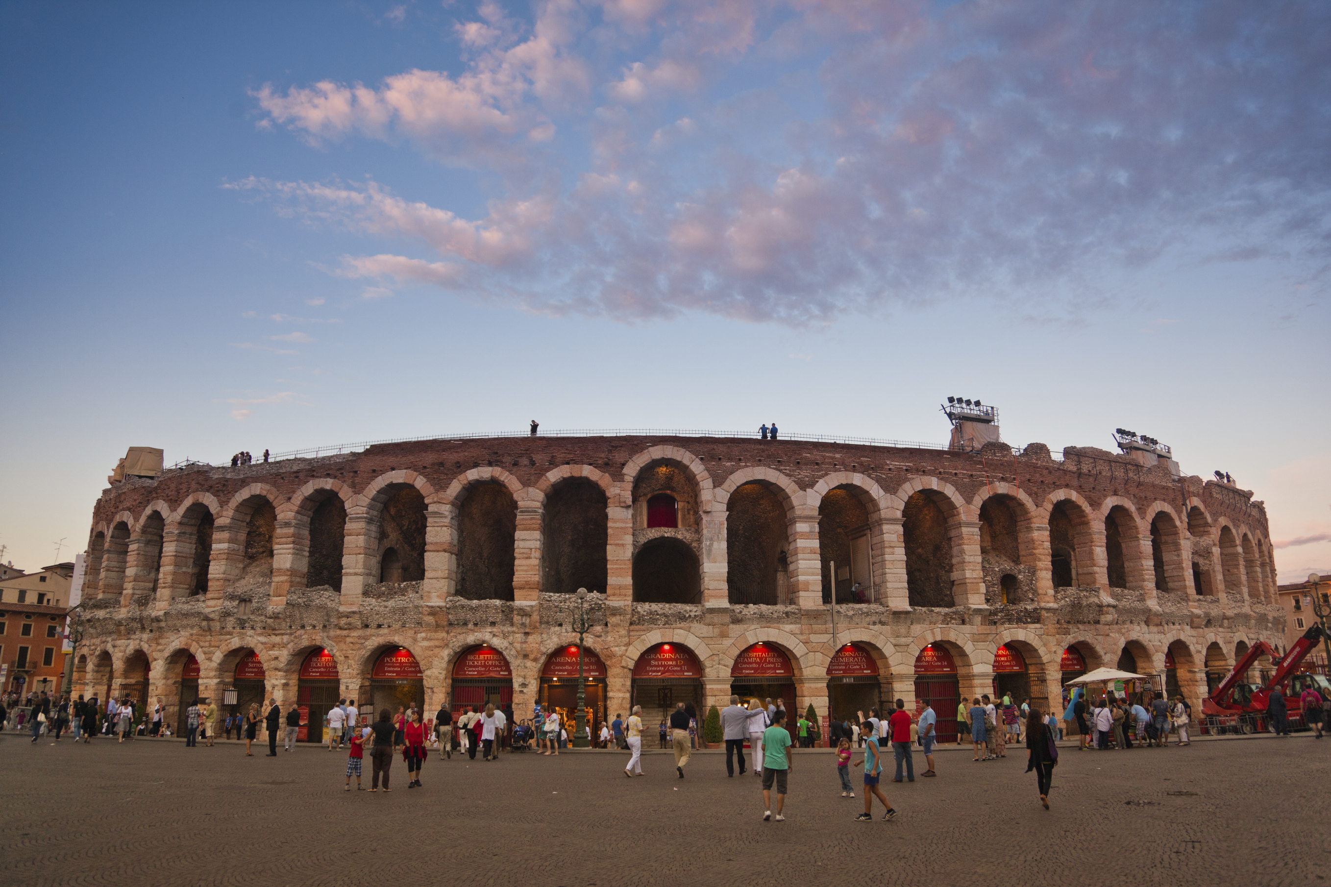Arena verona. Амфитеатр в Вероне. Римская Арена в Вероне.