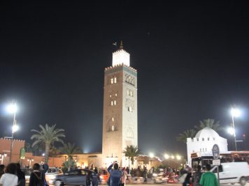 Marokko Rundreise Reise in 1001Nacht Die berühmte Minarett der Koutoubia-Moschee bei Nacht.