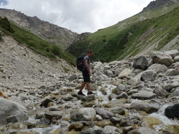 Natur Fluss Wanderer