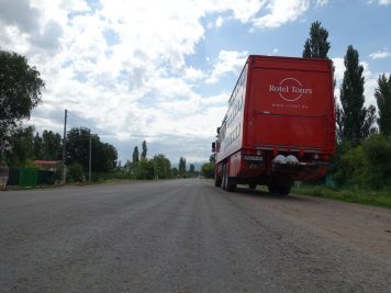 Bus Rotel Tours Straße unterwegs