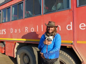 Rotelbus, Reiseleiter, Namibia